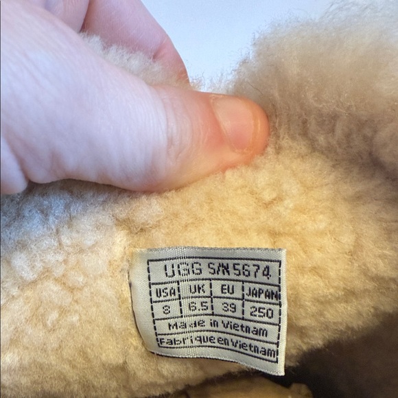 UGG Elijo Women's Tan and Cream Shearling Boots in Chesnut - Picture 2 of 6